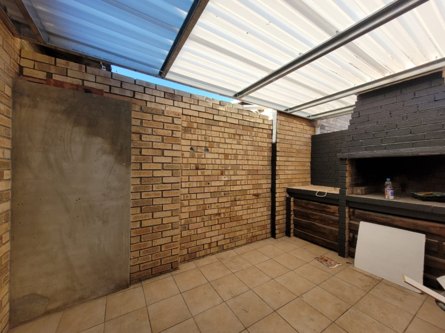 To Let 3 Bedroom Property for Rent in Wavecrest Eastern Cape